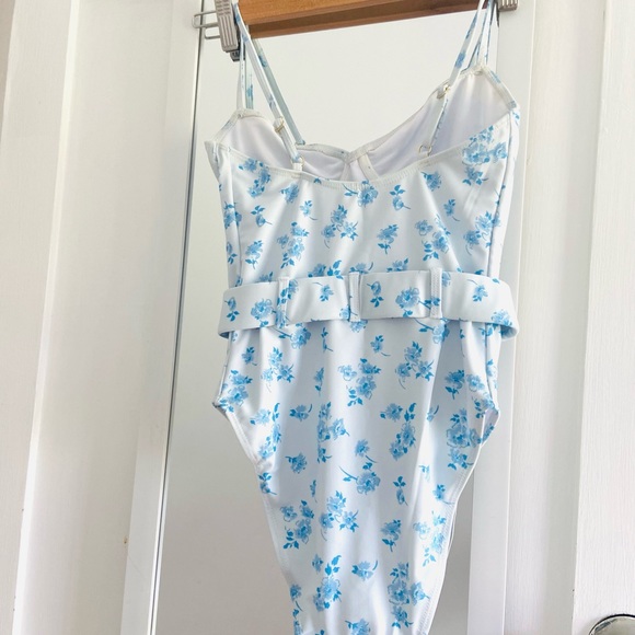 Faithfull The Brand Size XS / 6 Amalfi One Piece Rocha Floral BNWT RRP $189 - Picture 2 of 9